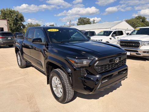 Used 2024 Toyota Tacoma SR5 AWD/4WD image 5