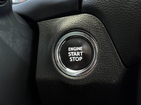 Used 2025 Toyota RAV4 XLE AWD/4WD image 33