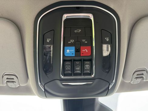 Used 2024 Jeep Wagoneer 4WD w/ Premium Group I image 46