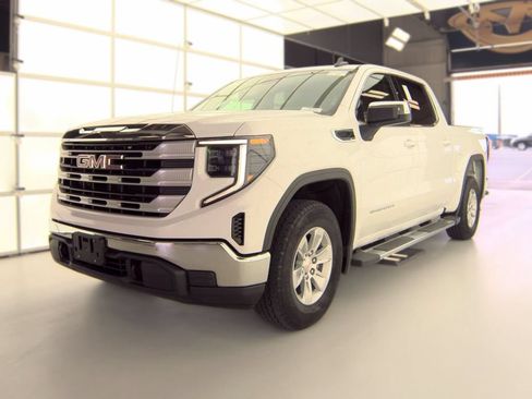 Used 2023 GMC Sierra 1500 SLE w/ Enhanced Capability Package AWD/4WD image 2