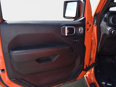 Used 2018 Jeep Wrangler Unlimited Sahara AWD/4WD image 22