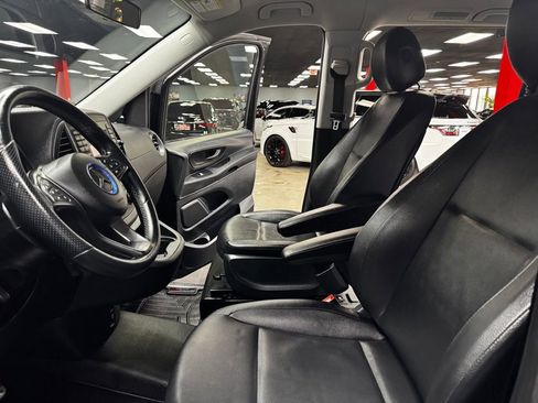Used 2018 Mercedes-Benz Metris Passenger image 34