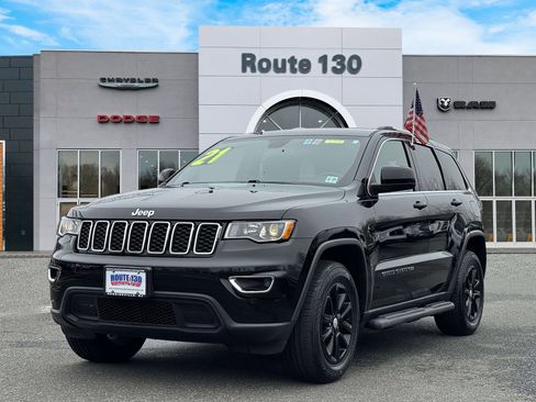 Used 2021 Jeep Grand Cherokee Laredo w/ Security & Convenience Group image 2