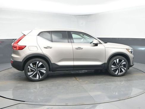 Used 2023 Volvo XC40 B5 Plus w/ Driver Assist Package image 8