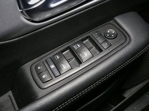 Used 2024 Chrysler Pacifica Select image 37