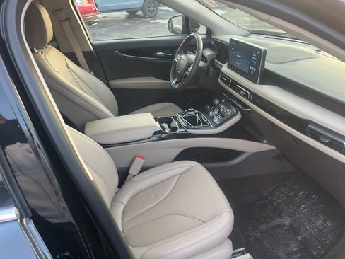 Used 2023 Lincoln Nautilus Reserve w/ Equipment Group 201A image 8