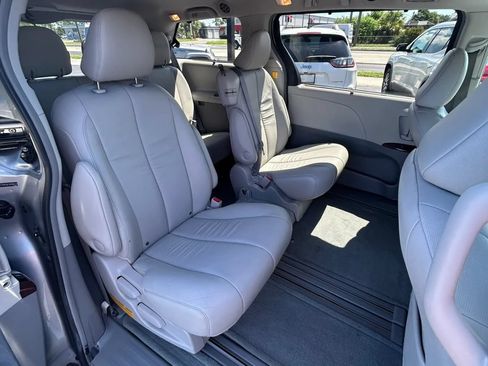 Used 2011 Toyota Sienna XLE FWD image 20