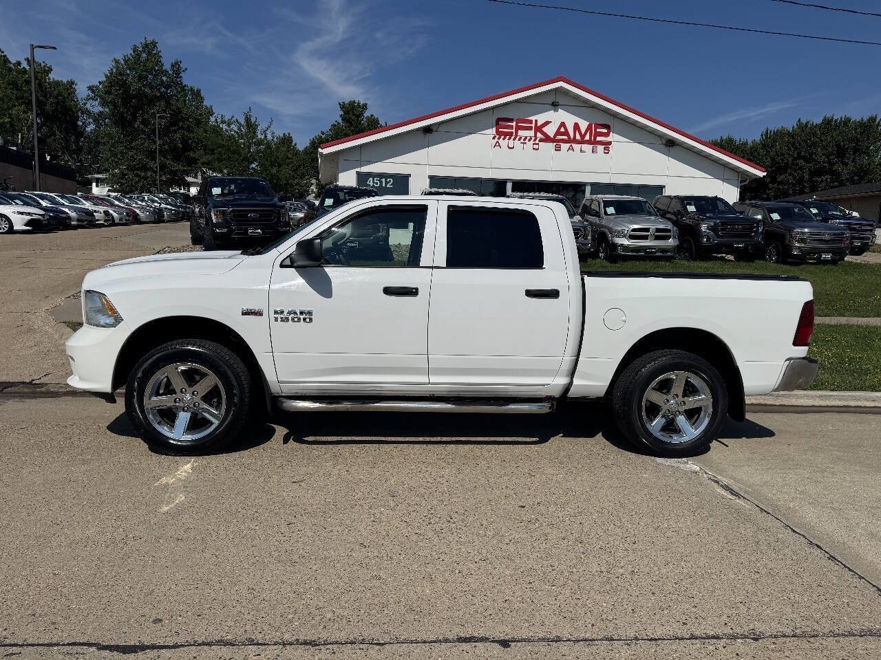Used 2017 RAM 1500 Express AWD/4WD image 2