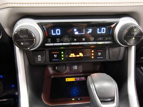 Used 2025 Toyota RAV4 Limited w/ Advanced Technology Package AWD/4WD image 27