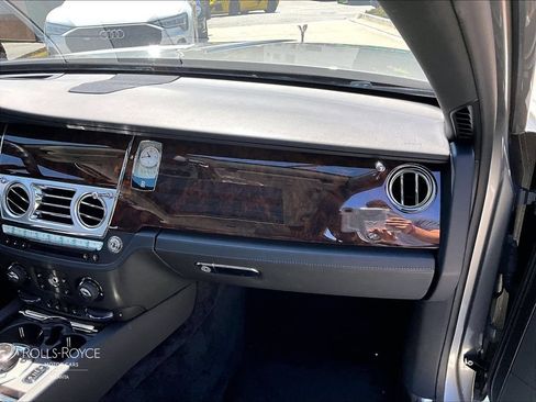 Used 2016 Rolls-Royce Ghost RWD image 15