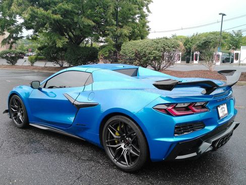 Used 2024 Chevrolet Corvette Z06 w/ Z07 Performance Package RWD image 5