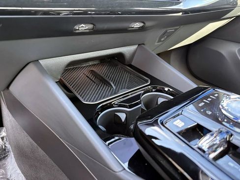 Used 2025 BMW 530i RWD image 30