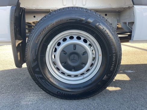 Used 2025 Mercedes-Benz Sprinter 2500 image 26