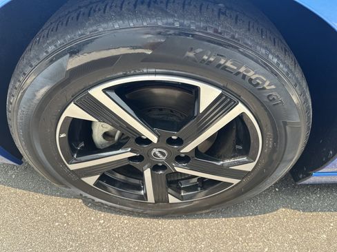 Used 2025 Nissan Sentra SV FWD image 30