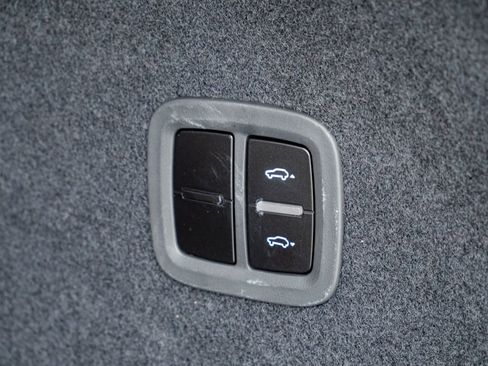 Certified 2024 Porsche Cayenne Coupe AWD/4WD image 33