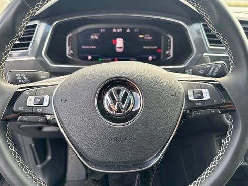 Used 2021 Volkswagen Tiguan SEL AWD/4WD image 44