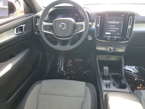 Certified 2025 Volvo XC40 B5 Core AWD/4WD image 16