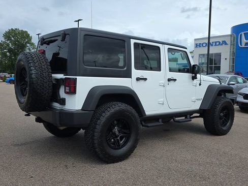 Used 2017 Jeep Wrangler Unlimited Sport AWD/4WD image 3