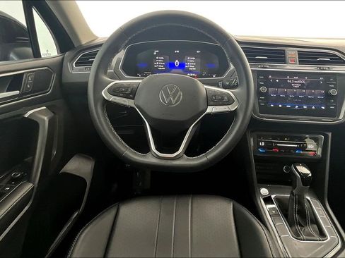 Used 2023 Volkswagen Tiguan SE w/ Panoramic Sunroof Package image 8