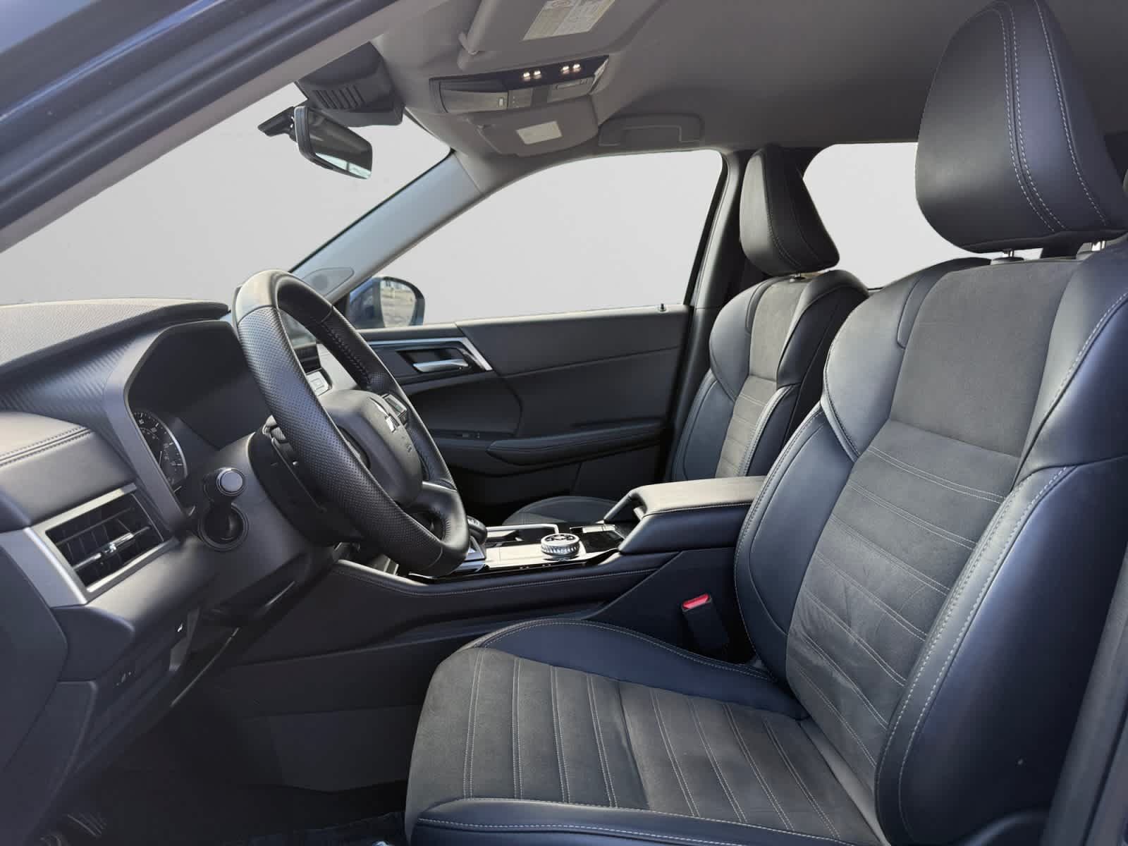 Used 2025 Mitsubishi Outlander SE AWD/4WD image 9
