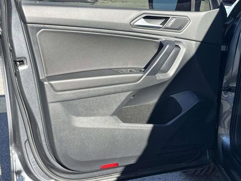 Used 2021 Volkswagen Tiguan SE R-Line image 15