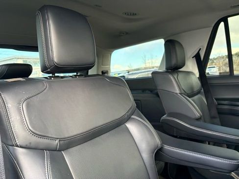 Used 2025 Ford Expedition Platinum image 26