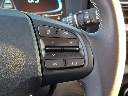 Used 2025 Hyundai Venue SEL image 22