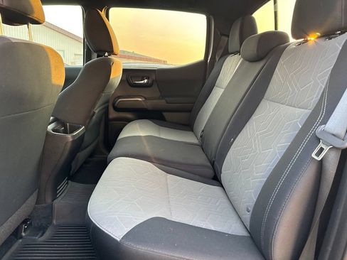 Used 2021 Toyota Tacoma TRD Sport AWD/4WD image 5