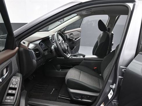 Used 2021 Nissan Rogue SV FWD image 14