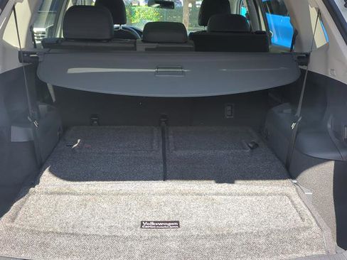 Used 2020 Volkswagen Tiguan SE image 12