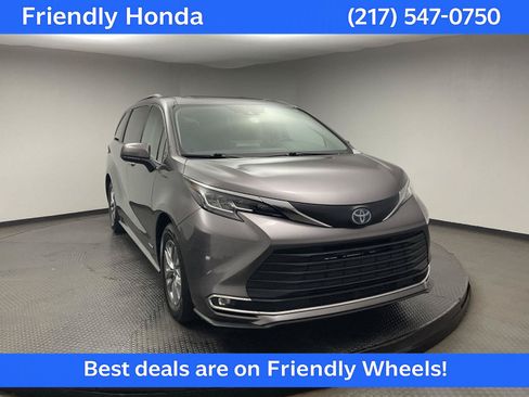 Used 2021 Toyota Sienna XLE FWD image 1