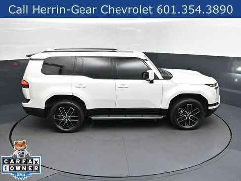 Used 2024 Lexus GX 550 w/ Accessory Package (Z1) AWD/4WD image 16