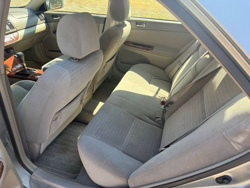 Used 2005 Toyota Camry XLE FWD image 9