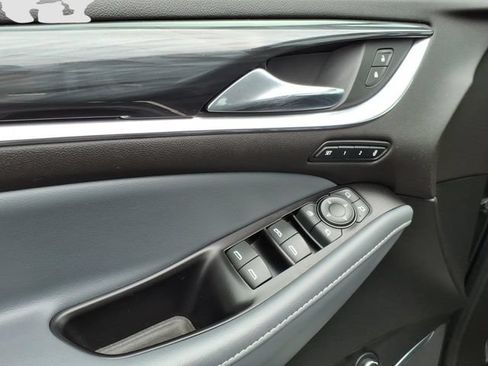 Used 2019 Buick Enclave Premium AWD/4WD image 9