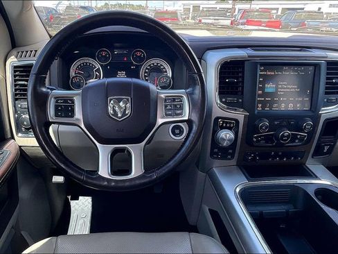 Used 2017 RAM 1500 Laramie w/ Convenience Group AWD/4WD image 8