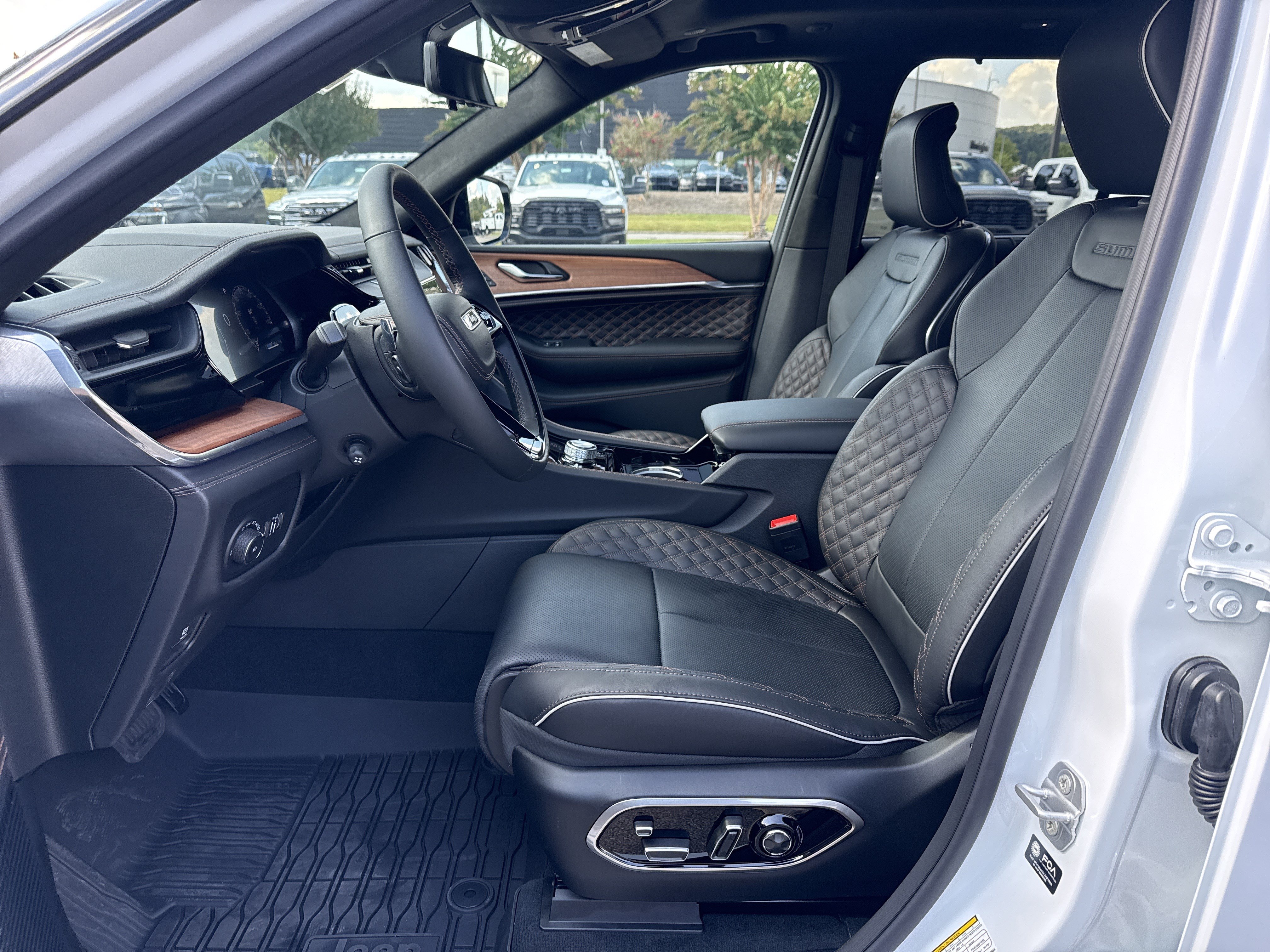 New 2027 Jeep Grand Cherokee Summit AWD/4WD image 9