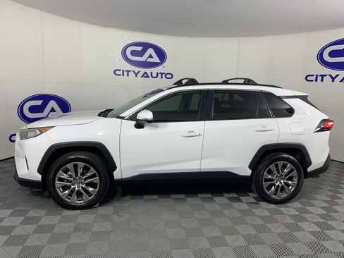 Used 2019 Toyota RAV4 XLE Premium FWD image 6