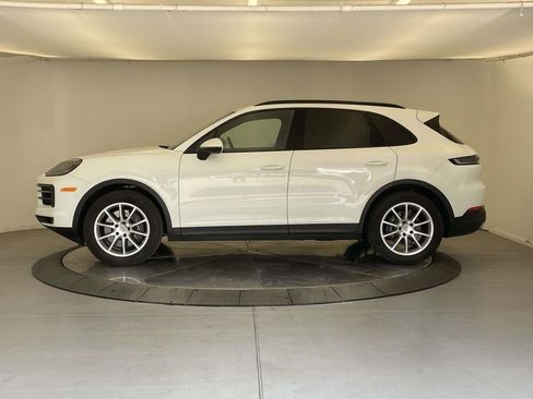 Used 2024 Porsche Cayenne image 2