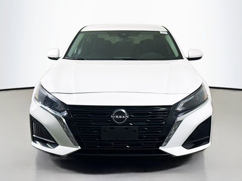 Used 2023 Nissan Altima 2.5 S image 2