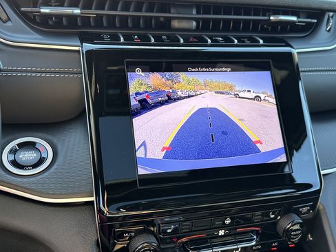 New 2025 Jeep Grand Cherokee L Laredo w/ Luxury Tech Group I image 35