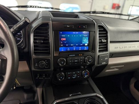 Used 2022 Ford F250 XLT w/ XLT Premium Package AWD/4WD image 24