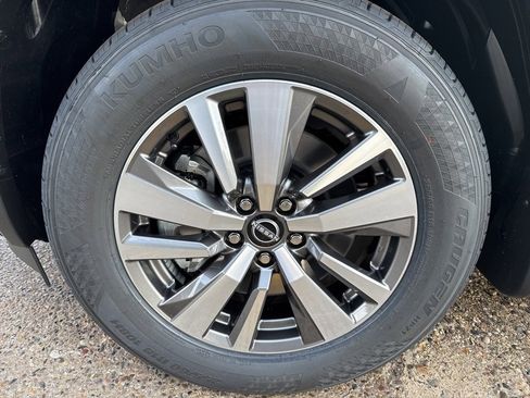 New 2025 Nissan Pathfinder SL image 10