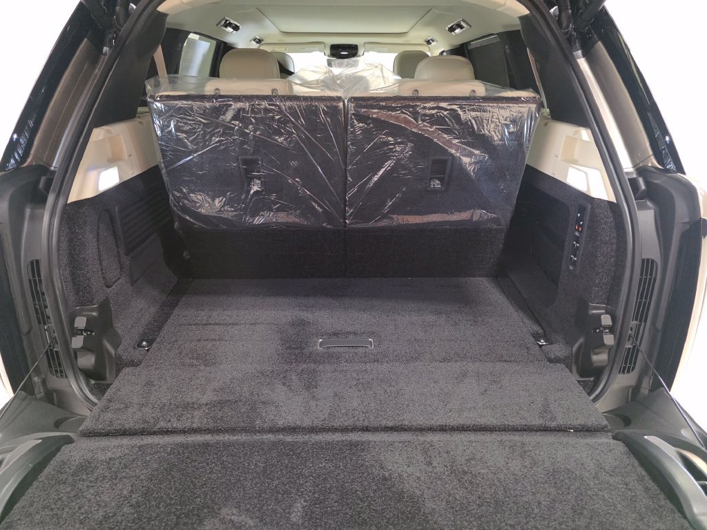 New 2027 Land Rover Range Rover Long Wheelbase SE AWD/4WD image 9