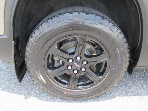 Used 2023 GMC Acadia AT4 w/ Technology Package AWD/4WD image 8