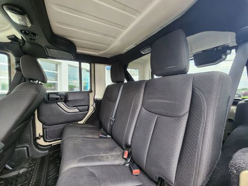 Used 2017 Jeep Wrangler Unlimited Sport w/ Quick Order Package 24S AWD/4WD image 38
