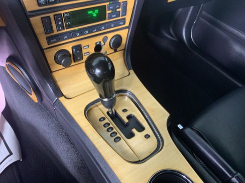 Used 2004 Ford Thunderbird image 25