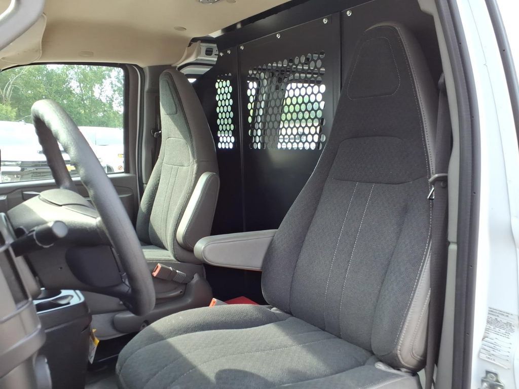 Used 2024 GMC Savana 2500 w/ Driver Convenience Package RWD image 17