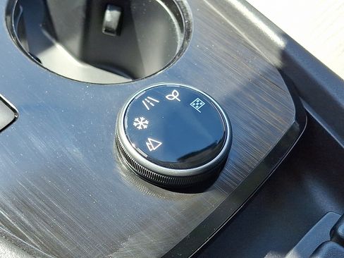 Used 2023 Nissan Rogue SV AWD/4WD image 17