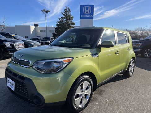 Used 2016 Kia Soul Base image 1