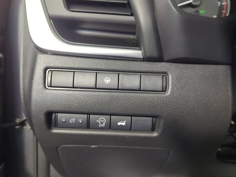 Used 2025 Nissan Rogue SV AWD/4WD image 19